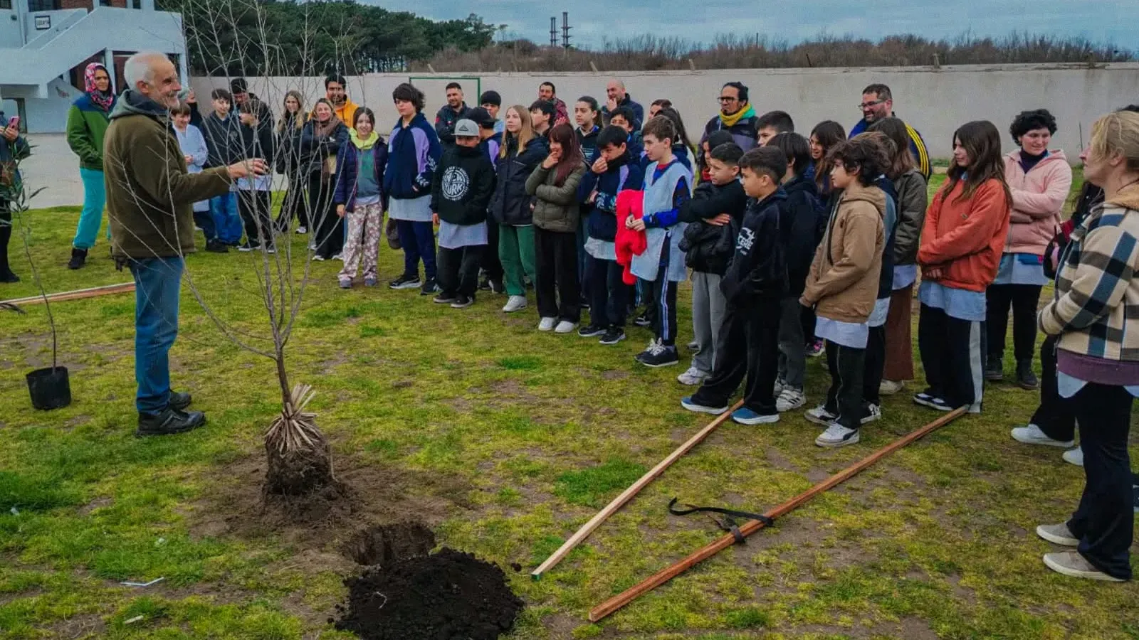 Jornada ambiental de Puerto Ciudad junto a la Escuela N° 50